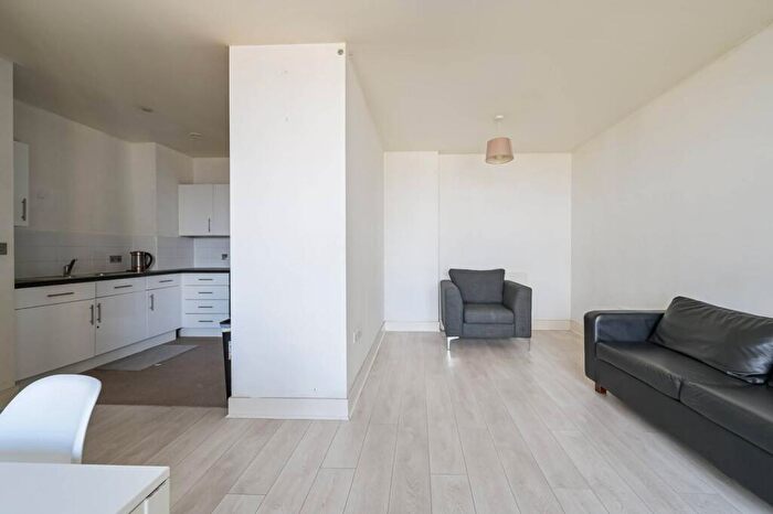 2 Bedroom Flat To Rent In East Ferry Road, Canary Wharf, E14