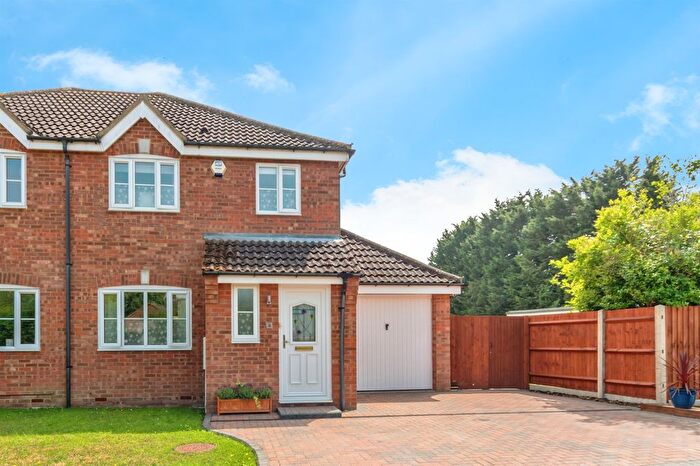 3 Bedroom Semi-Detached House For Sale In School Lane, Stewartby, Bedford, MK43