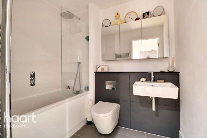 2 Bedroom Apartment For Sale In South Loop Green, Birmingham, B16