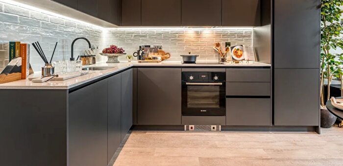 2 Bedroom Flat To Rent In Memorial Avenue, Slough, SL1