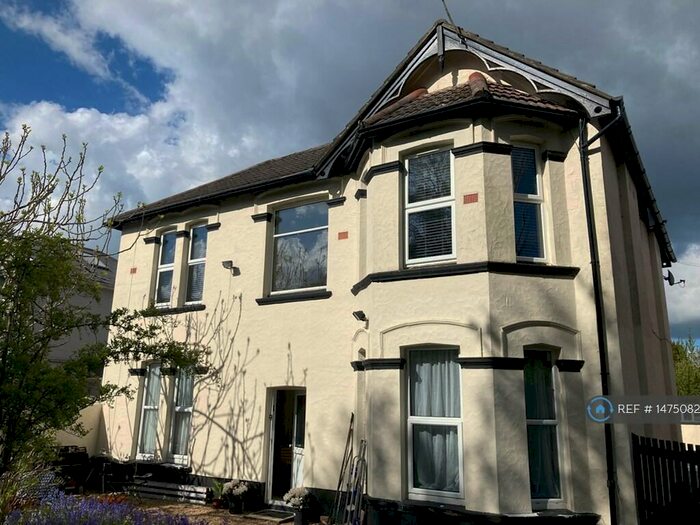 3 Bedroom Flat To Rent In Wimborne Road, Bournemouth, BH3