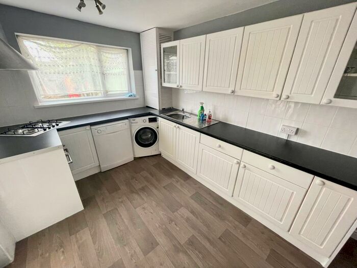 2 Bedroom House To Rent In Staveley Road, Luton, LU4