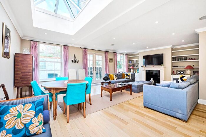 4 Bedroom Semi-Detached House To Rent In Sadlers Gate Mews, Commondale, Putney, London, SW15
