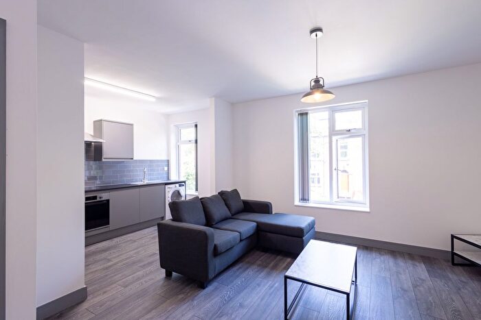 1 Bedroom Flat To Rent In Buckingham Mount, Leeds, LS6