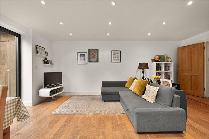 2 Bedroom Flat For Sale In Umfreville Road, Harringay, London, N4