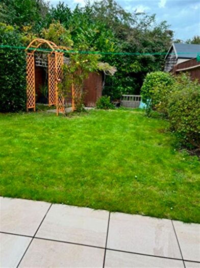 2 Bedroom Terraced House For Sale In Dunsford Close, Swindon, SN1