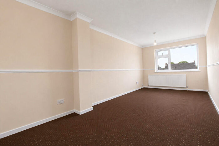 2 Bedroom Apartment For Sale In Slough, Berkshire, SL2