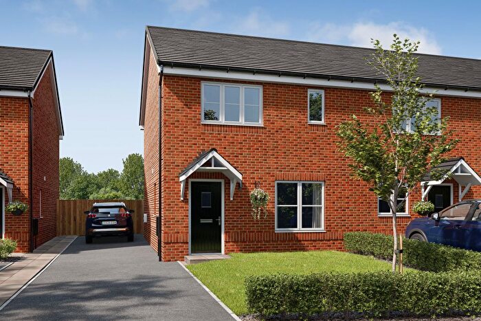 3 Bedroom End Of Terrace House For Sale In Rossendale Drive, Adlington, PR6