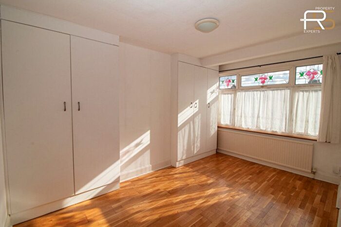 1 Bedroom Flat To Rent In Burnham Road, Chingford, E4