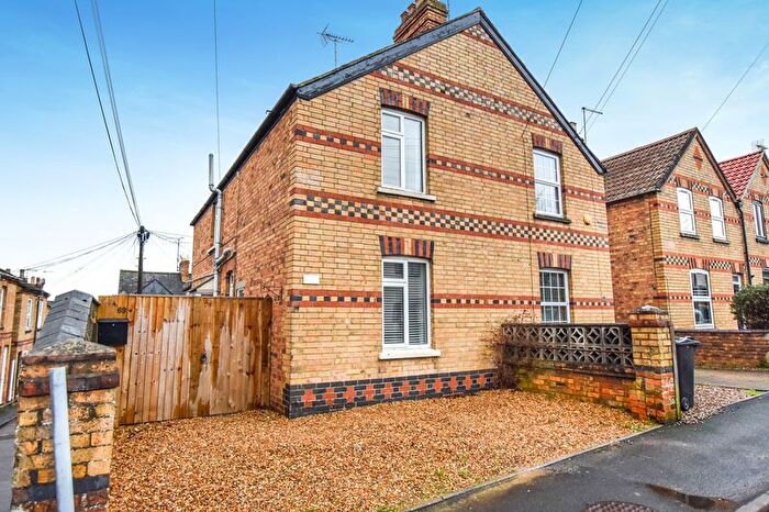 3 Bedroom Semi Detached House For Sale In Radcliffe Road, Stamford, PE9