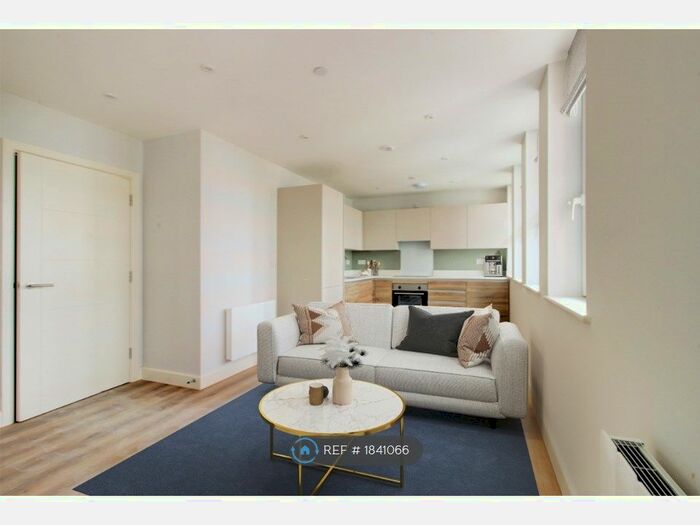 2 Bedroom Flat To Rent In Richmond Hill, Bournemouth, BH2