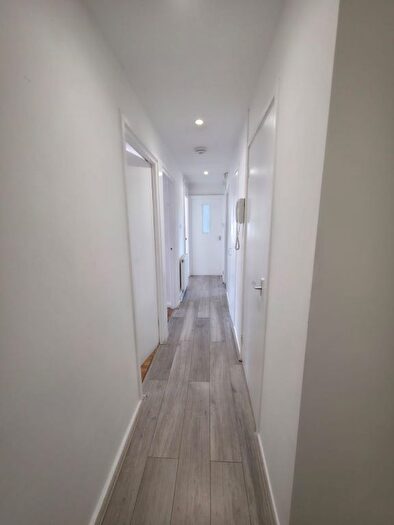 2 Bedroom Flat To Rent In Edgware, HA8