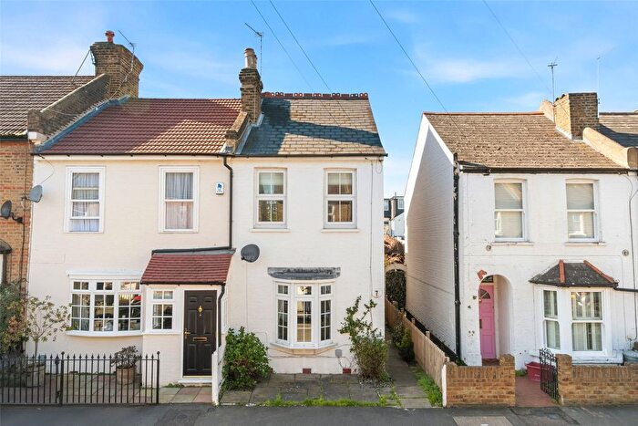 3 Bedroom End Terrace House For Sale In Steele Road, Old Isleworth, TW7
