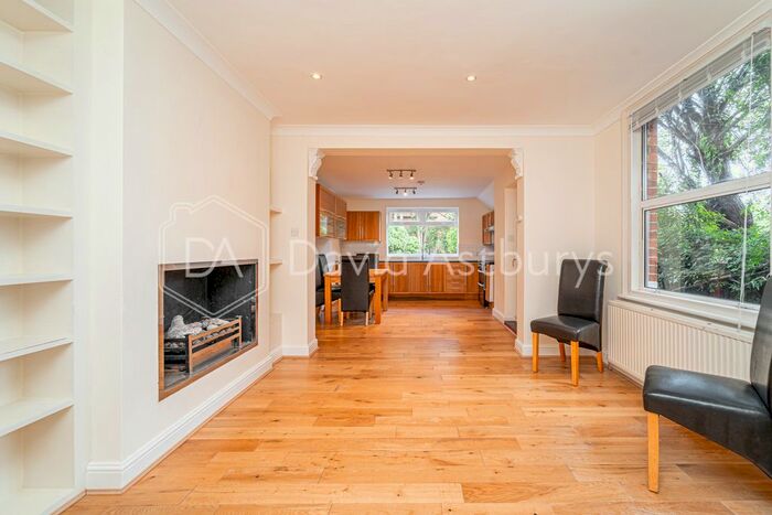 2 Bedroom Flat To Rent In Priory Road, Crouch End, London, N8