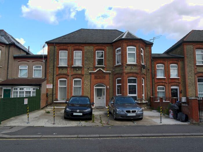 Parking/garage To Rent In Mansfield Road, Ilford IG1