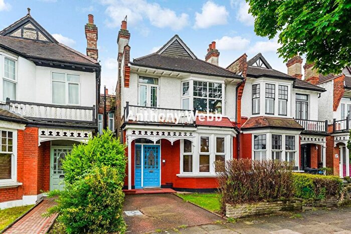 1 Bedroom Flat For Sale In Fox Lane, Palmers Green, N13