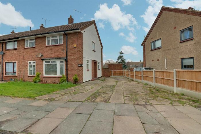 4 Bedroom End Of Terrace House To Rent In Martock Avenue, Westcliff-On-Sea, SS0