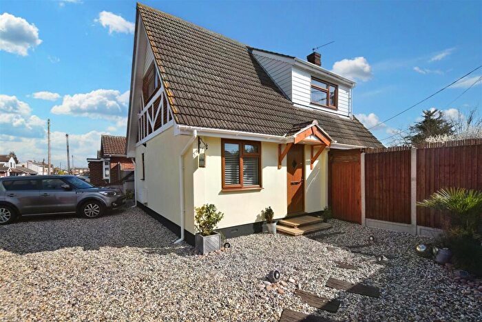 3 Bedroom Detached House For Sale In Nevada Road, Canvey Island, SS8