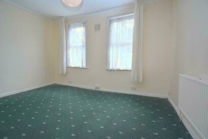 2 Bedroom Flat To Rent In Matthias Road, Stoke Newington, N16