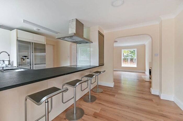 3 Bedroom Detached House For Sale In Brough Close, North Kingston, Kingston Upon Thames, KT2