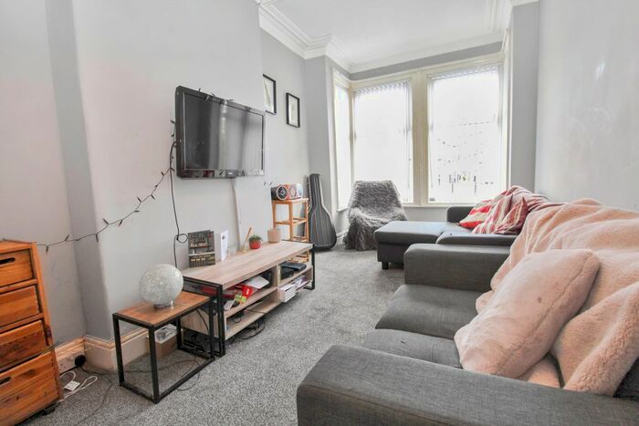 4 Bedroom End Of Terrace House To Rent In Headingley Mount, Headingley, Leeds, LS6