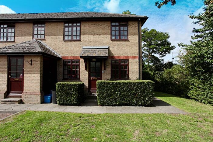 2 Bedroom Flat To Rent In Westfield Park Drive, Woodford Green, IG8