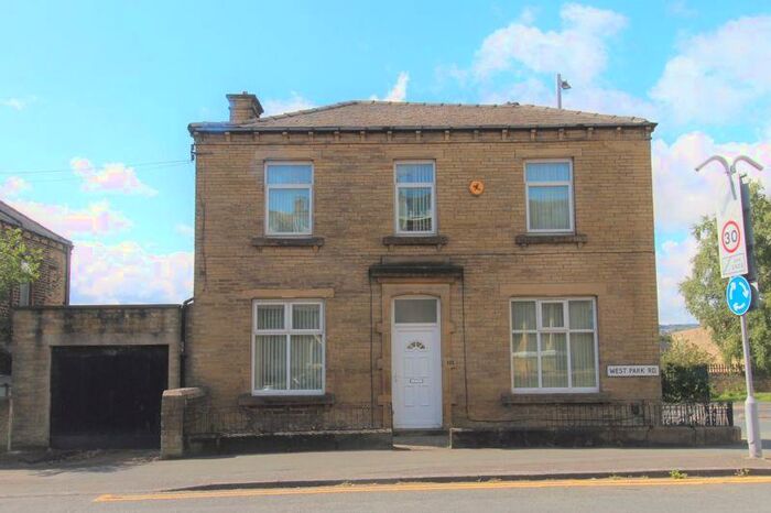 3 Bedroom Detached House To Rent In West Park Road, Girlington, BD8