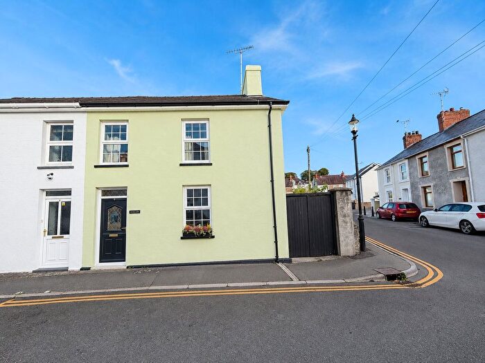 2 Bedroom End Terrace House For Sale In Market Street, Lampeter, SA48
