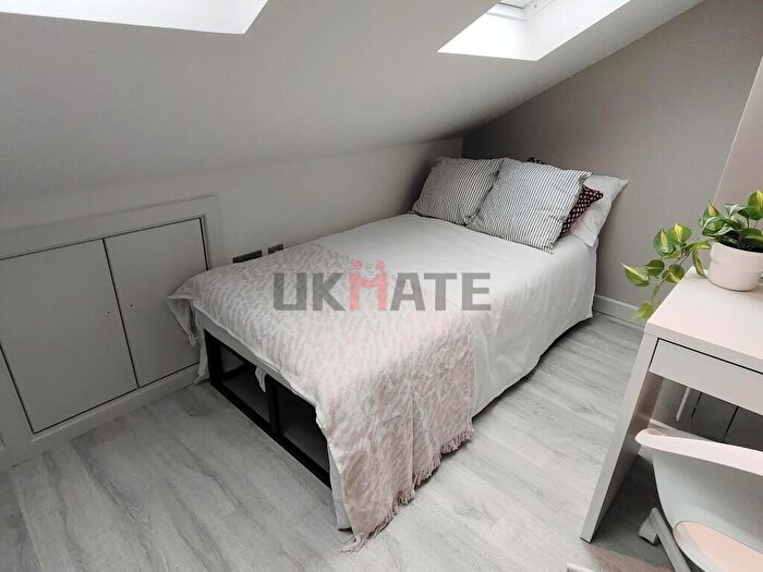 1 Bedroom Flat To Rent In Villiers Road, KT1