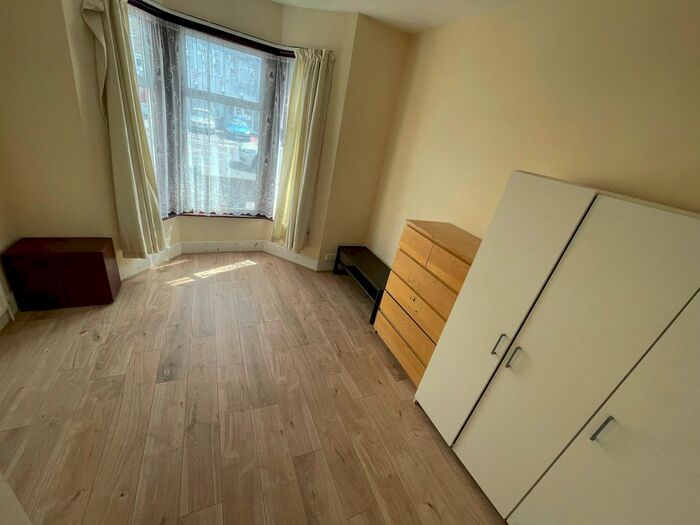 1 Bedroom Flat To Rent In Ley Street, Ilford, IG2