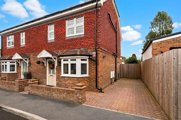 4 Bedroom Semi Detached House For Sale In Chapel Road, Warlingham, CR6