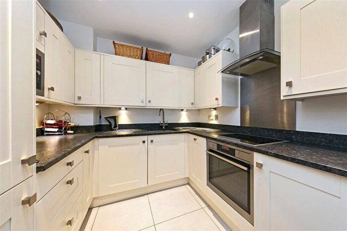 1 Bedroom Flat To Rent In Langdon Park, Teddington, TW11