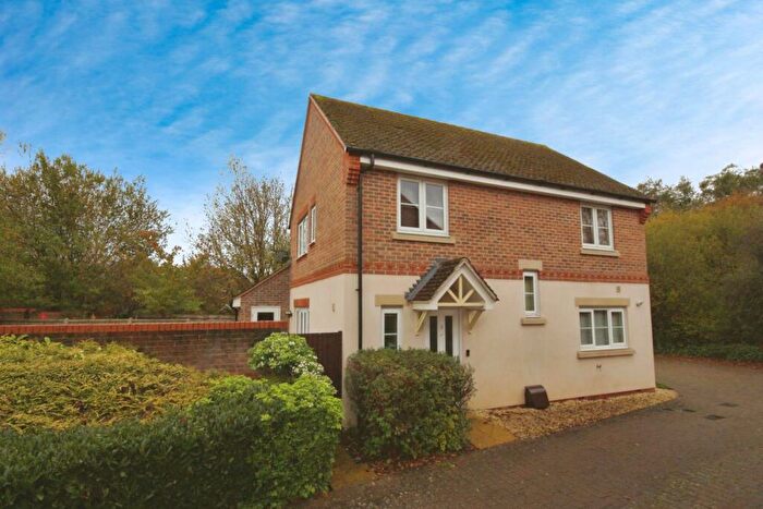 4 Bedroom Detached House For Sale In Starlings Roost, Jennetts Park, RG12