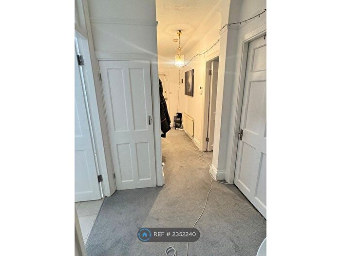 2 Bedroom Flat To Rent In Danescroft, London, NW4