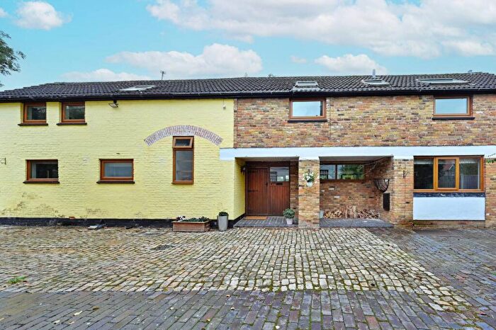4 Bedroom Detached House For Sale In Aylesbury Road, Aston Clinton, Hemel Hempstead, Aylesbury, HP22