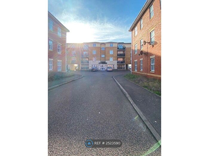 3 Bedroom Flat To Rent In Sewell Close, Chafford Hundred, Grays, RM16