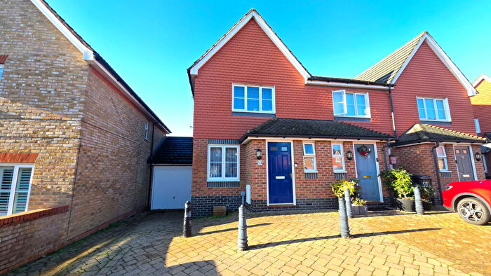 2 Bedroom End Of Terrace House For Sale In Claremont Crescent, Newbury, RG14