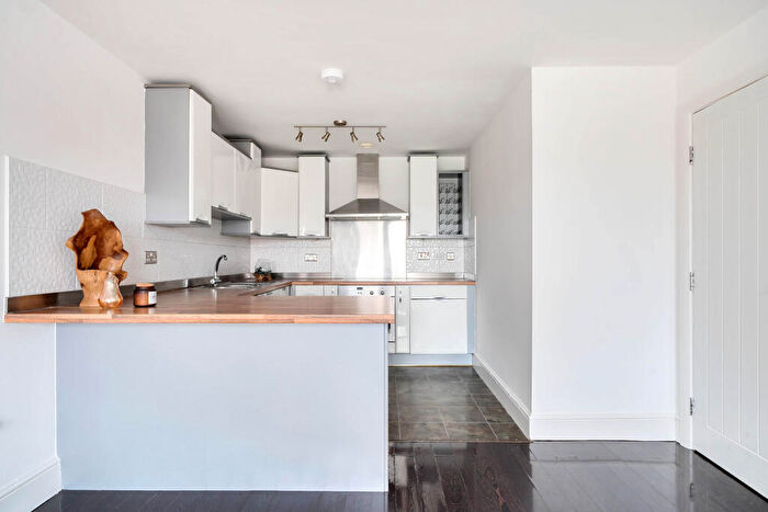 2 Bedroom Apartment To Rent In The Quarter, CH1