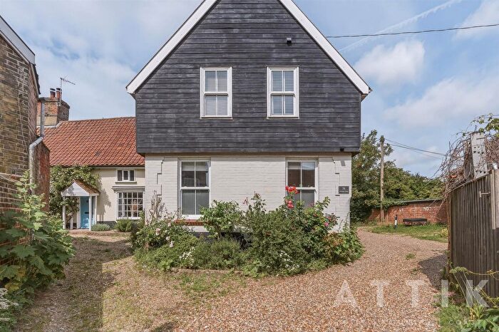 3 Bedroom Semi-Detached House For Sale In London Road, Halesworth, IP19