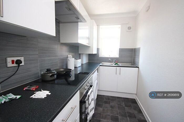 3 Bedroom Flat To Rent In Malmesbury Park Road, Bournemouth, BH8