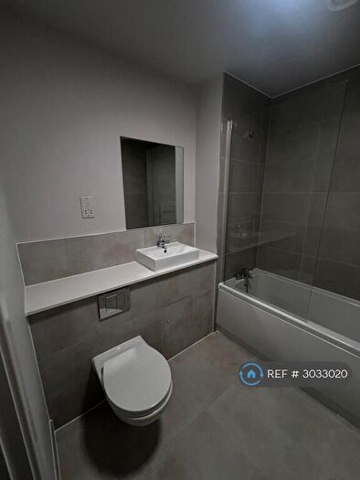 2 Bedroom Flat To Rent In Trafford Gardens, Manchester, M16