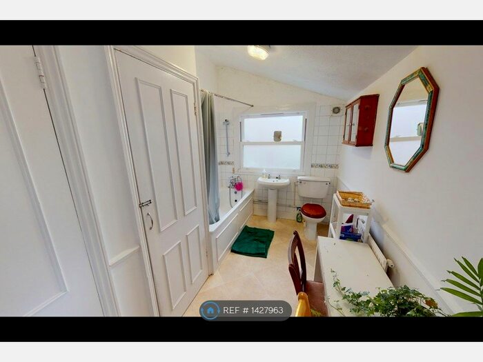 3 Bedroom Flat To Rent In Queens Road, London, SE15