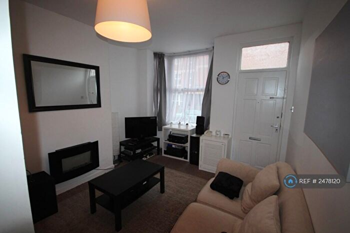 3 Bedroom End Of Terrace House To Rent In Birkin Avenue, Nottingham, NG7