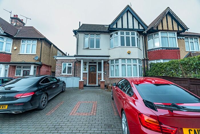 2 Bedroom Flat To Rent In Station Road, London, NW4
