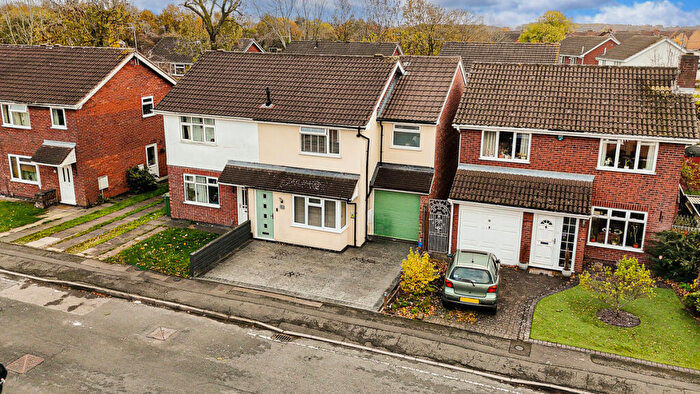 3 Bedroom Semi-Detached House For Sale In Hunters Way, Leicester, LE3