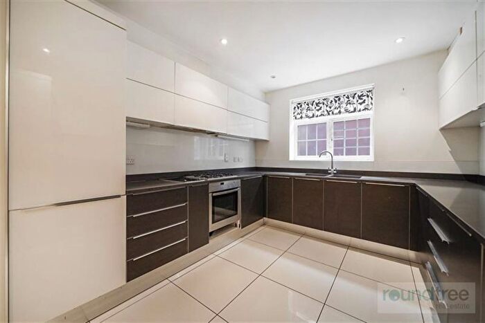 2 Bedroom Flat For Sale In Jubilee Lodge, Green Lane, NW4