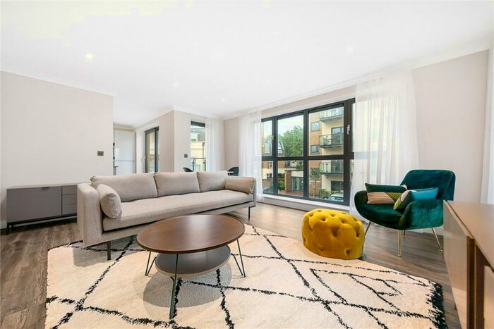 2 Bedroom Apartment To Rent In Canal Boulevard, Camden, London, NW1