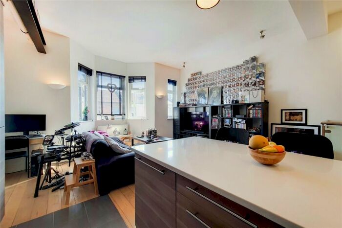 2 Bedroom Flat To Rent In Villiers Road, Willesden Green, NW2