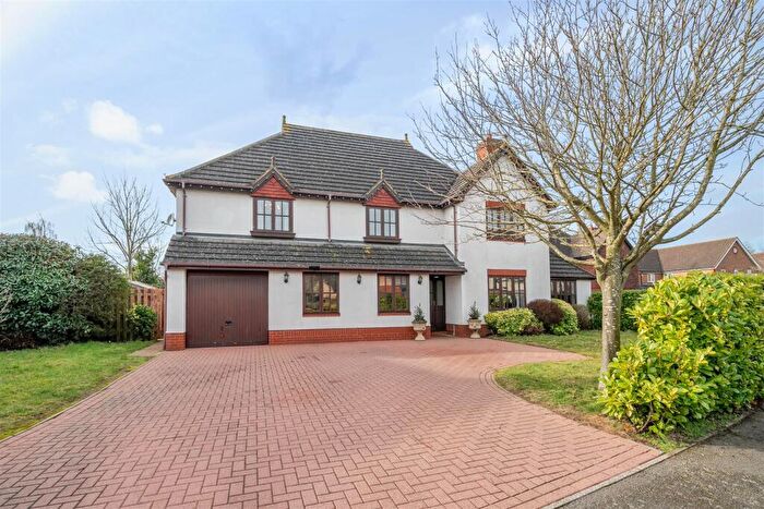 5 Bedroom Detached House For Sale In Carnoustie Drive, Great Denham, Bedford, MK40