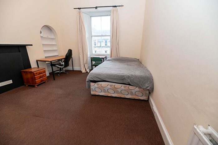 2 Bedroom Flat To Rent In Dalkeith Road, Edinburgh, EH16